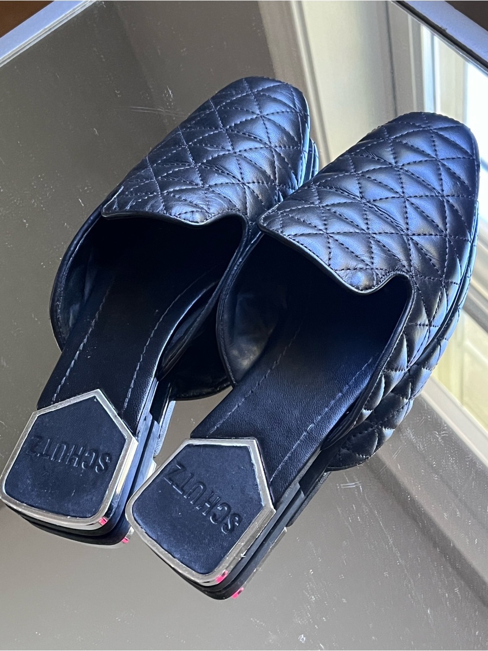 Schutz Leather Quilted Slip-On woman’s Loafers in Black sz 6.5